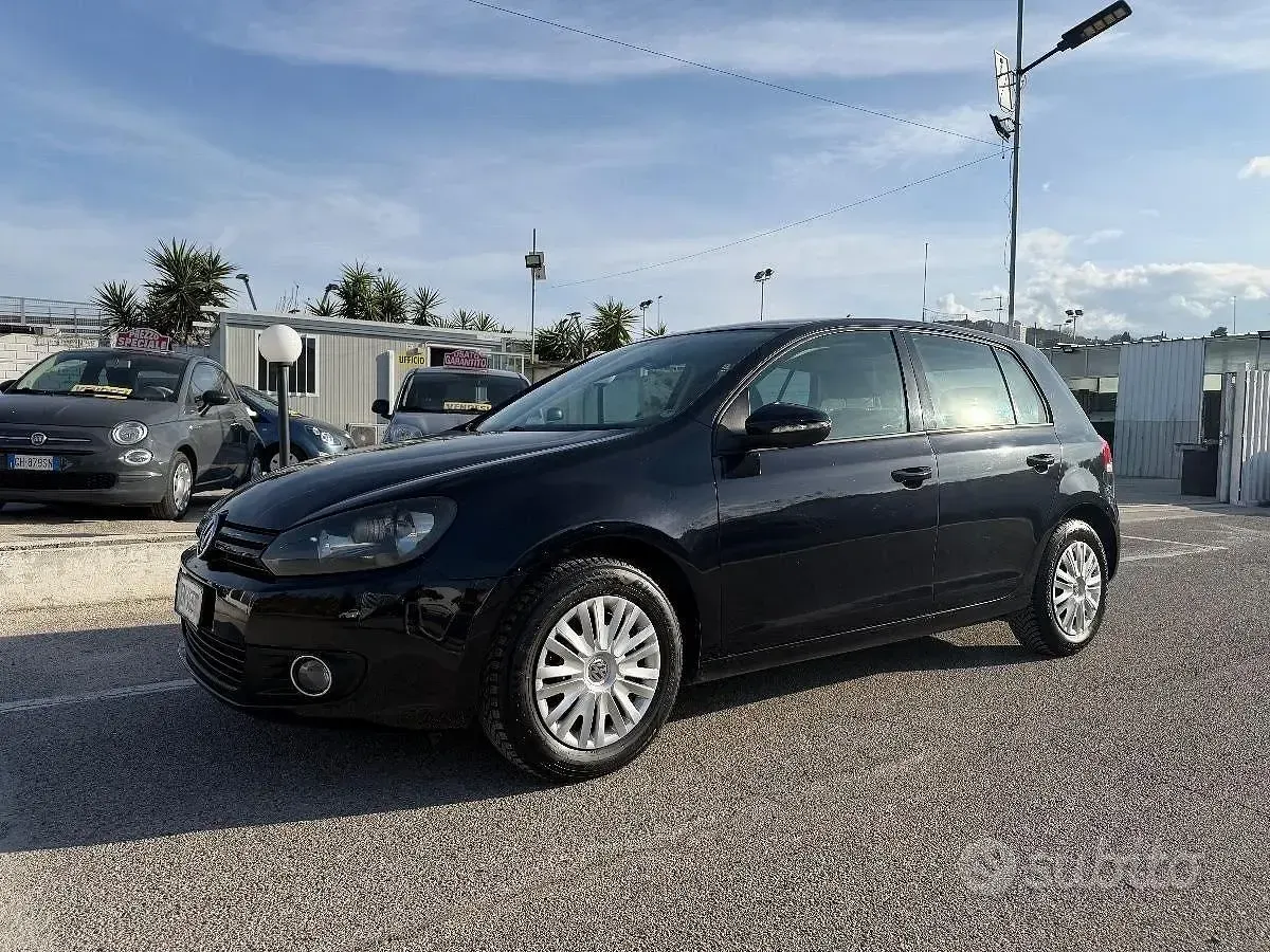 Usata VW Golf VI Trendline 105 CV (77 kW) 2011 Nero Utilitaria
