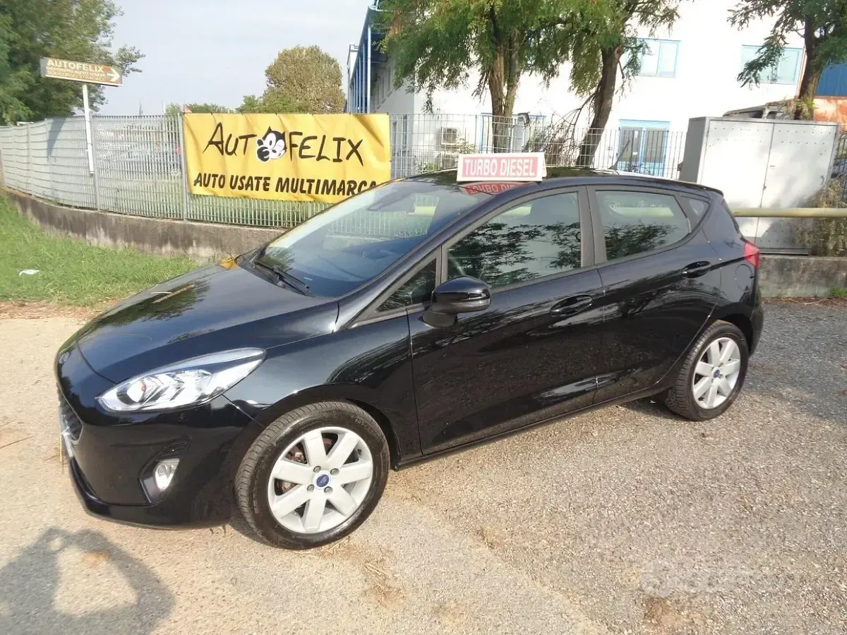 Usata Ford Fiesta 85 CV (62 kW) 2018 Nero Utilitaria