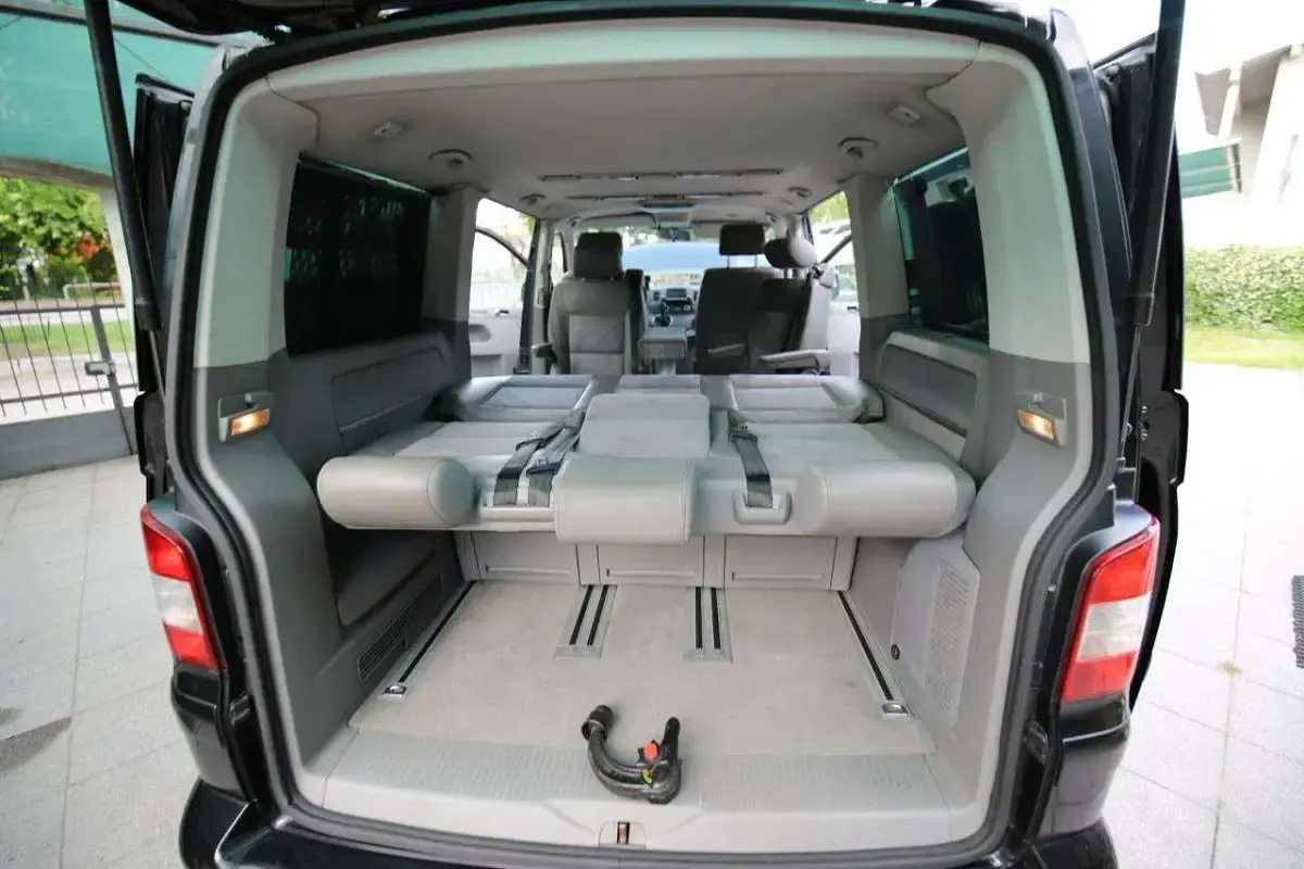 Usata VW Multivan United 174 CV (127 kW) 2006 Bianco Monovolume