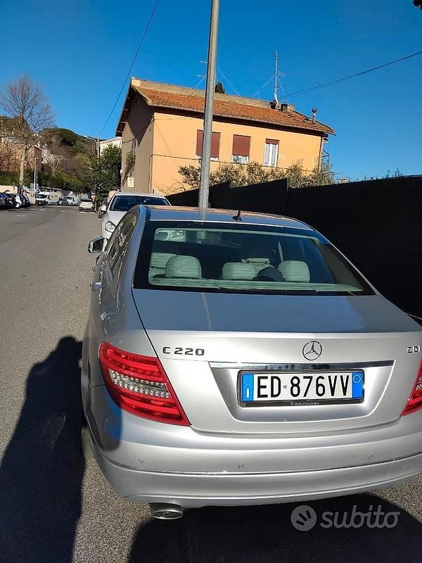 Usata Mercedes C220 170 CV (125 kW) 2011 Grigio Berlina
