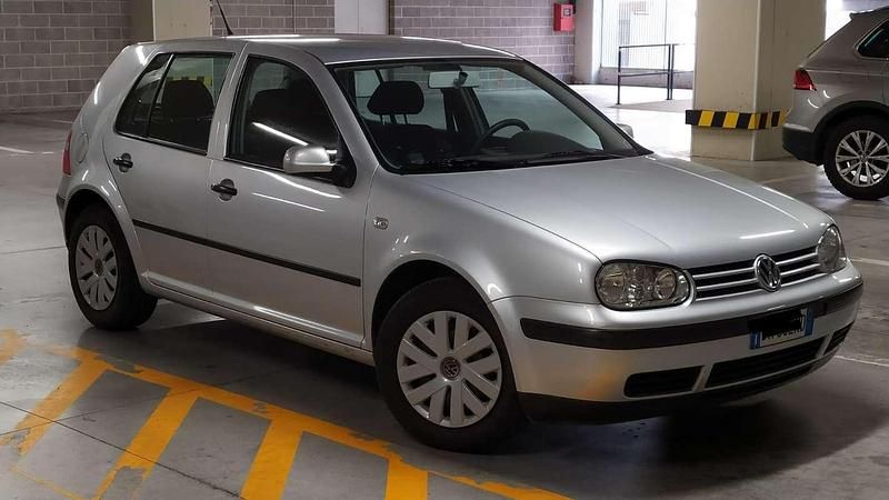 Usata VW Golf IV 75 CV (55 kW) 2001 Argento Berlina