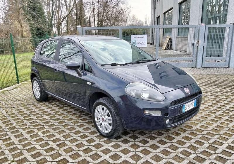 Usata Fiat Punto 69 CV (50 kW) 2014 Blu Berlina