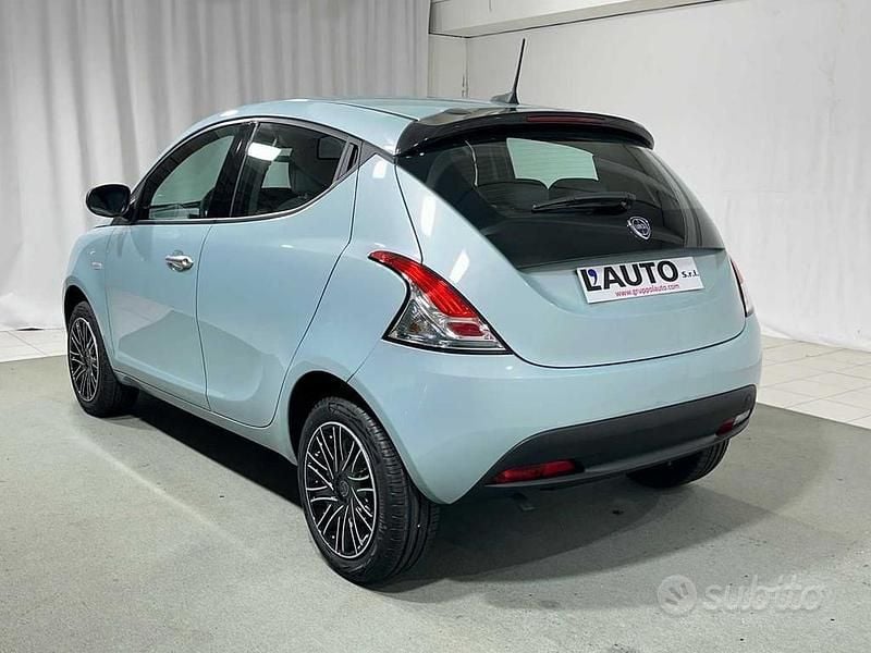 Usata Lancia Ypsilon S 70 CV (51 kW) 2023 Rugiada Utilitaria