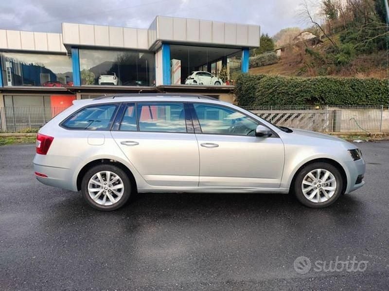 Usata Skoda Octavia Executive 116 CV (85 kW) 2019 Argento Station wagon