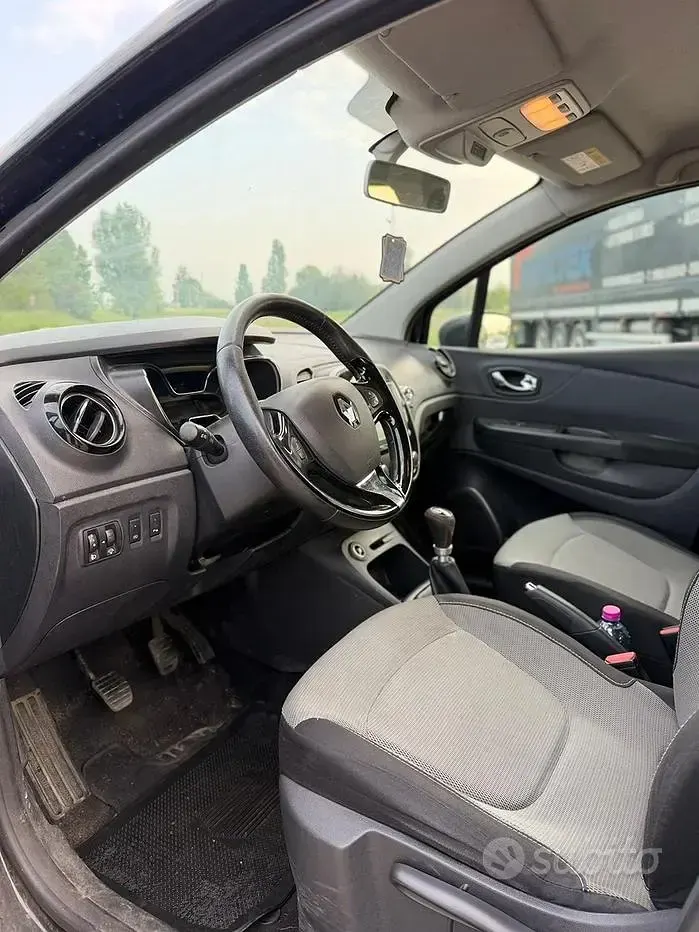 Usata Renault Captur 90 CV (66 kW) 2017 Nero SUV
