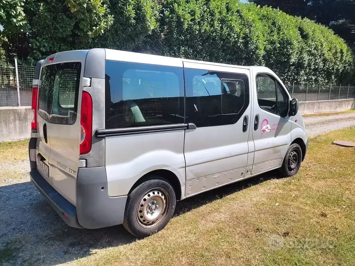 Usata Opel Vivaro 114 CV (83 kW) 2008 Grigio Monovolume