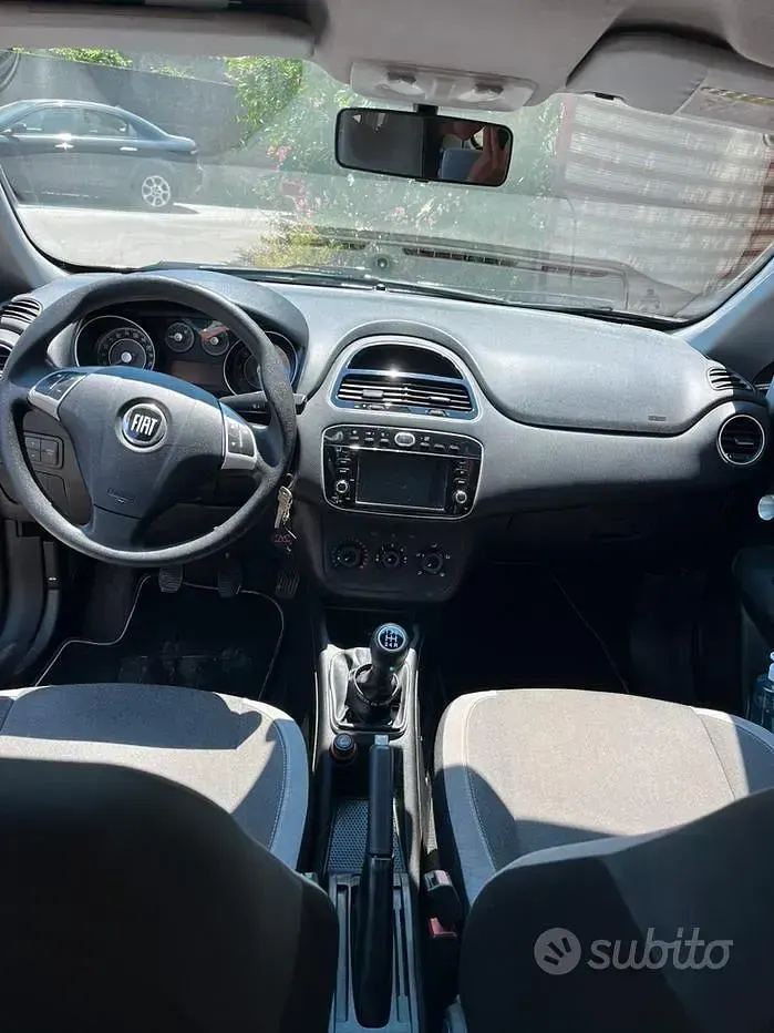 Usata Fiat Punto 85 CV (62 kW) 2012 Bianco Utilitaria