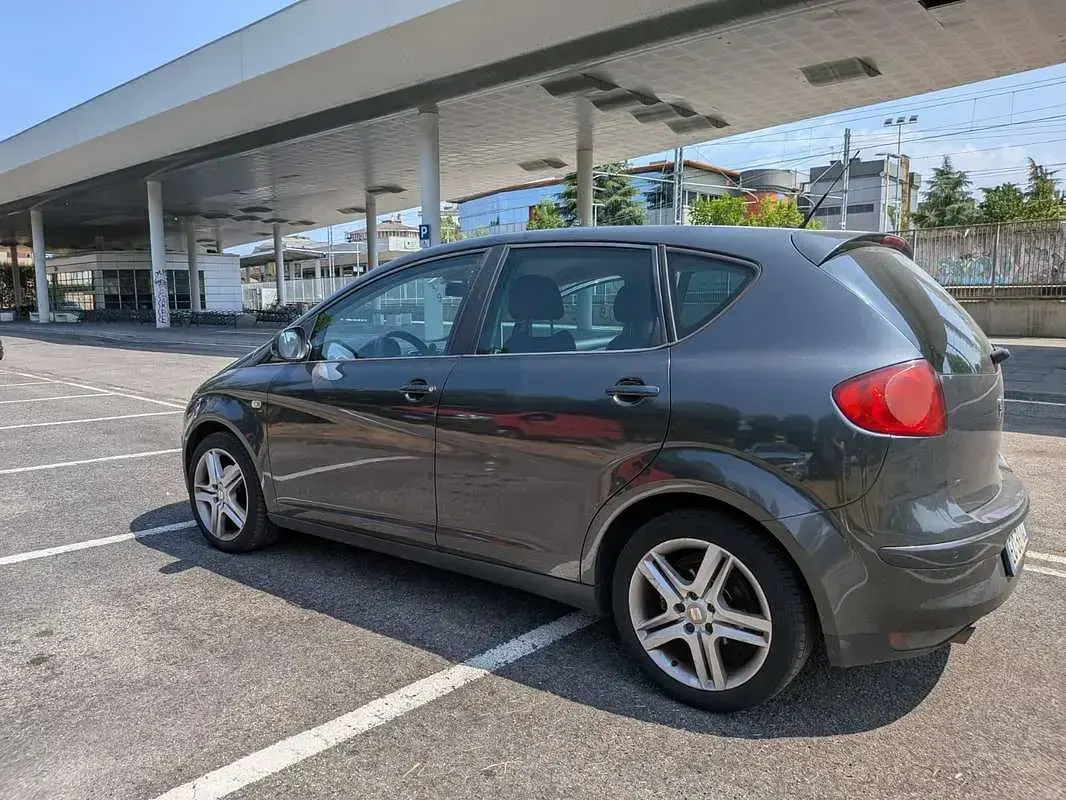 Usata Seat Altea Style 102 CV (75 kW) 2010 Blu/azzurro Monovolume