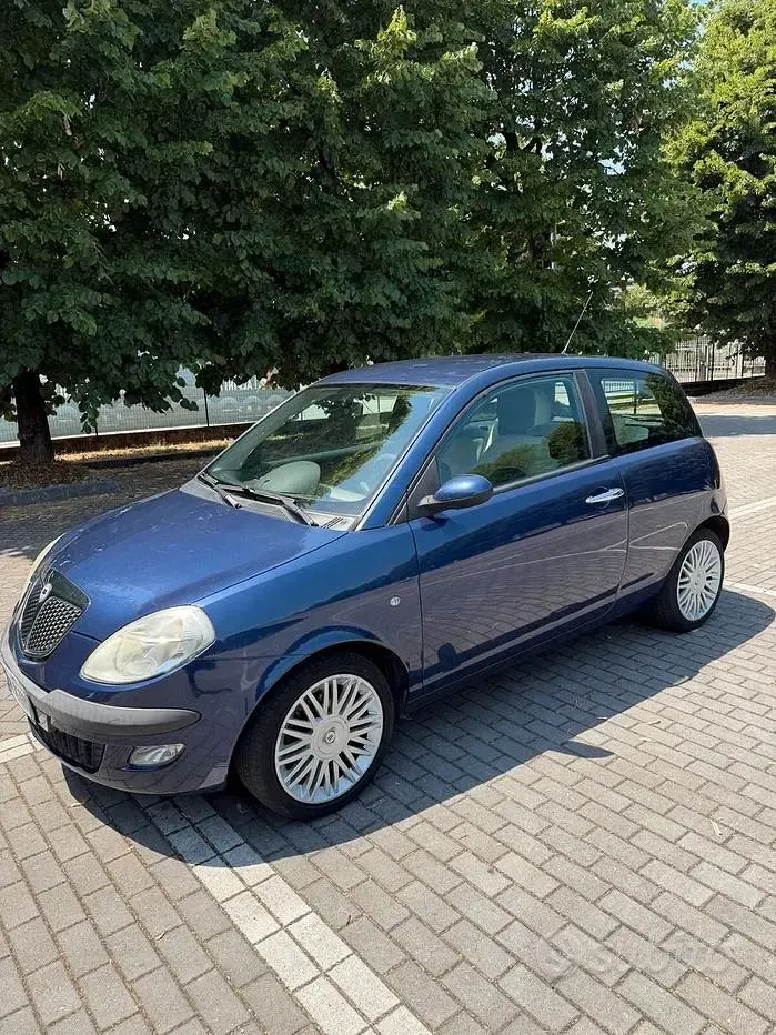 Usata Lancia Ypsilon 60 CV (44 kW) 2006 Bluazzurro Utilitaria