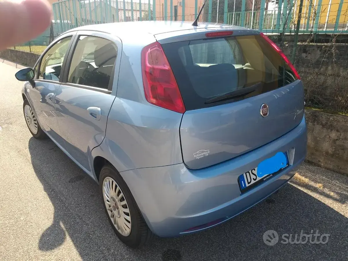 Usata Fiat Grande Punto Active 65 CV (47 kW) 2008 Bluazzurro Utilitaria