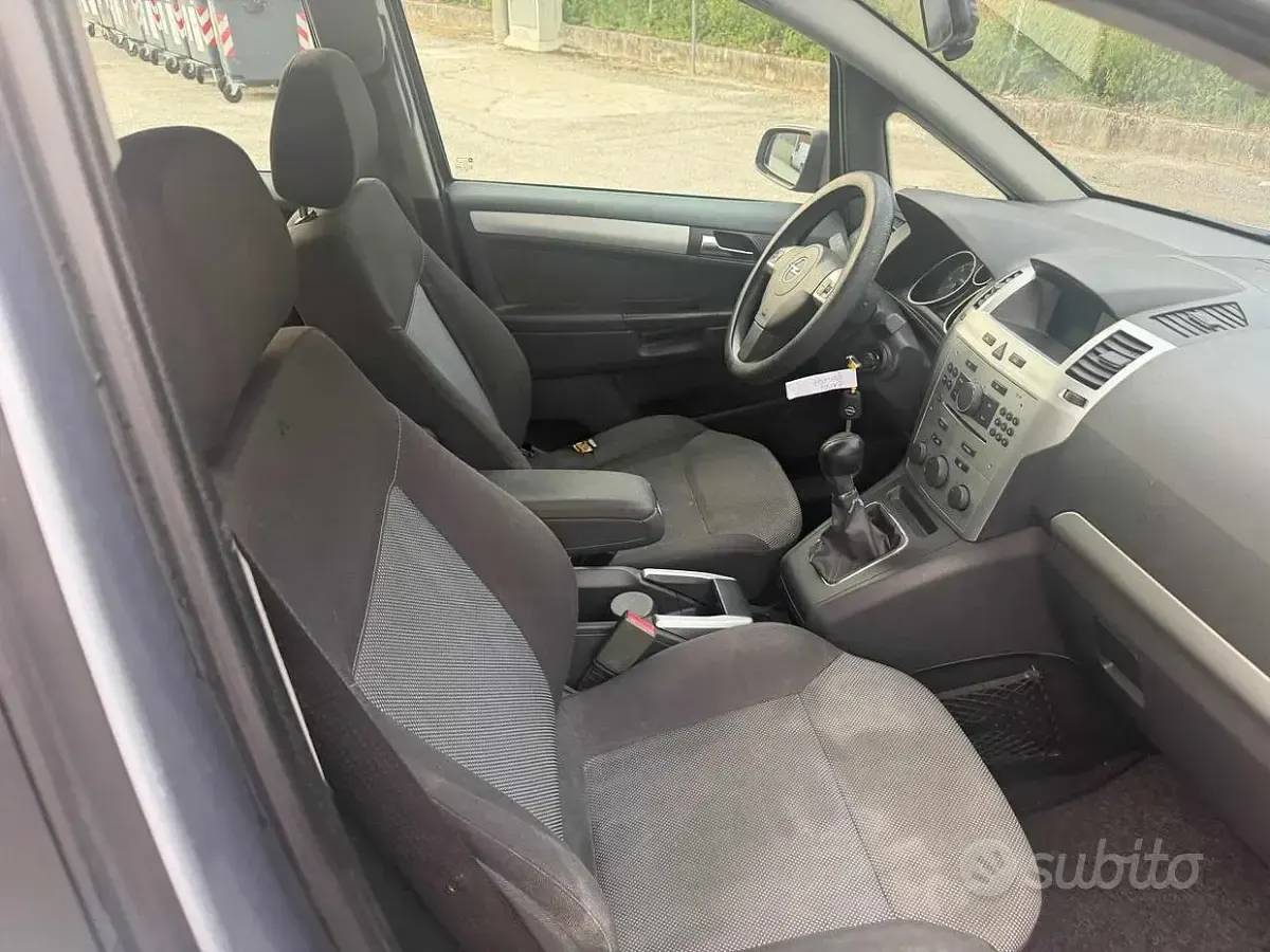 Usata Opel Zafira Enjoy 110 CV (80 kW) 2008 Grigio Monovolume
