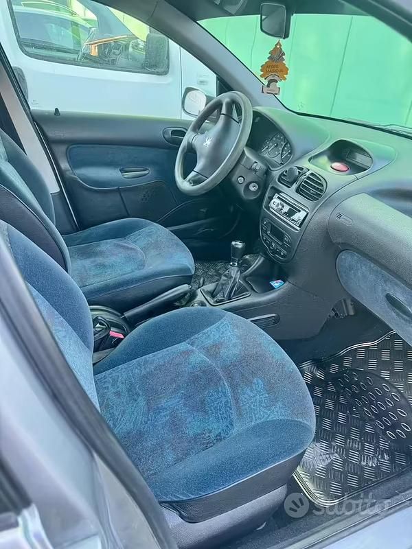 Usata Peugeot 206 75 CV (55 kW) 2000 Grigio Utilitaria