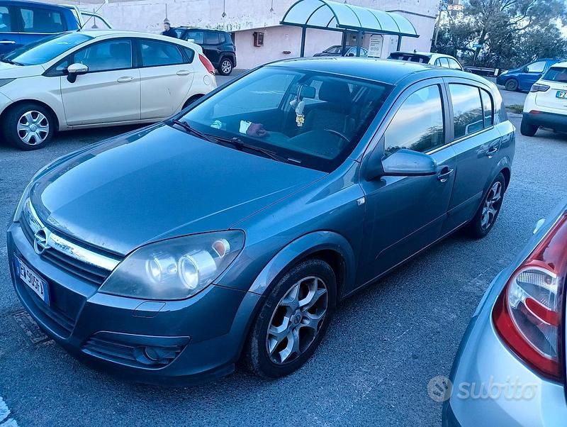 Usata Opel Astra 150 CV (110 kW) 2005 Grigio Berlina
