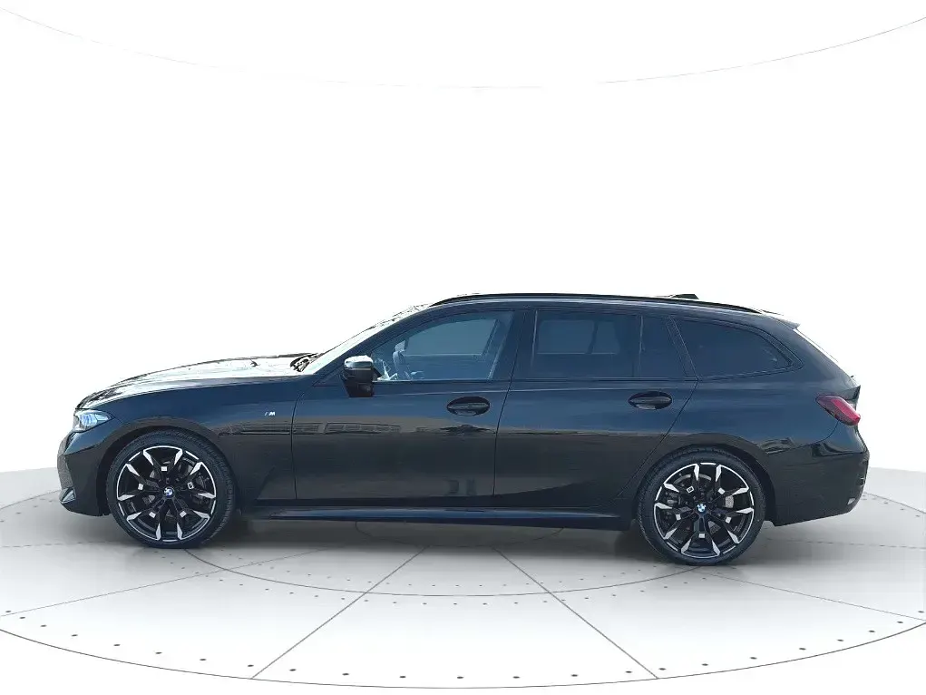 Begagnad BMW 320e M Sport 190 HK (139 kW) 2025 Svart Kombi