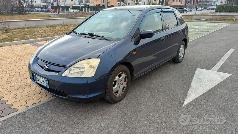 Usata Honda Civic 75 CV (55 kW) 2002 Blu Berlina