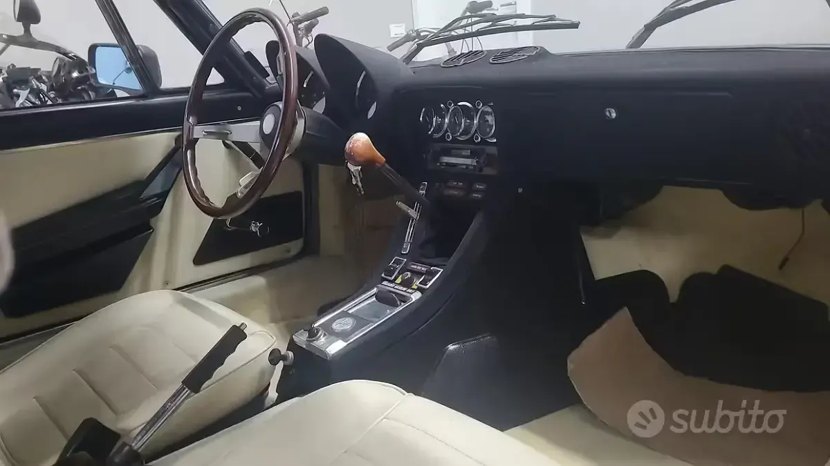 Usata Alfa Romeo 2000 128 CV (94 kW) 1970 Nero Cabrio