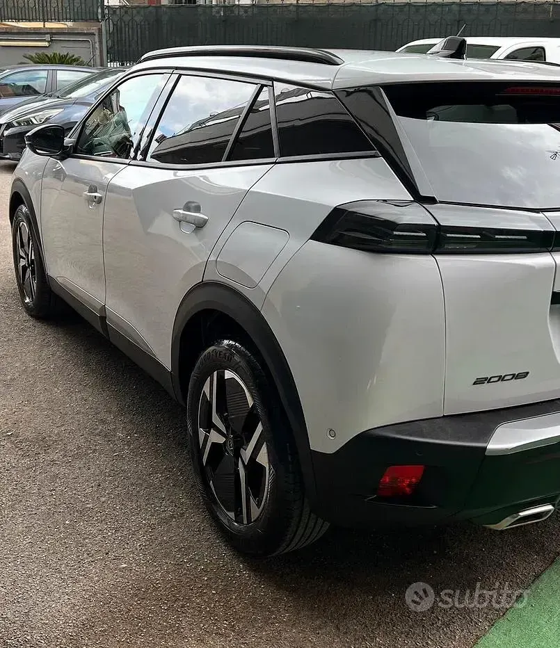 Usata Peugeot 2008 Allure 130 CV (95 kW) 2024 Bianco SUV