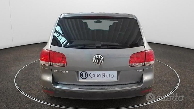Usata VW Touareg Exclusive 174 CV (127 kW) 2006 Grigio SUV