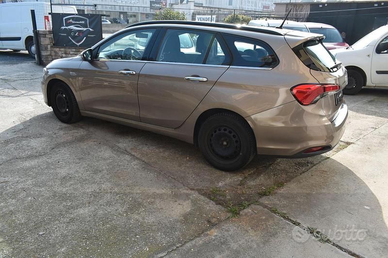 Usata Fiat Tipo Lounge 120 CV (88 kW) 2017 Marrone Station wagon
