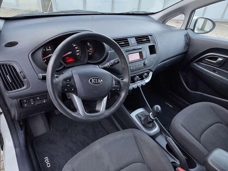 Usata Kia Rio LX 75 CV (55 kW) 2013 Bianco Berlina