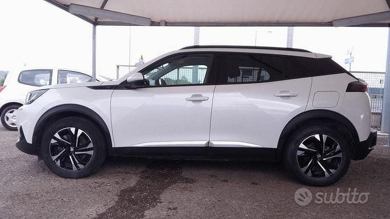 Begagnad Peugeot e-2008 Allure 100 kW (136 HK) 2021 Vit SUV