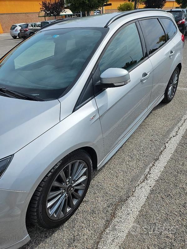 Usata Ford Focus ST-Line 120 CV (88 kW) 2018 Argento Station wagon