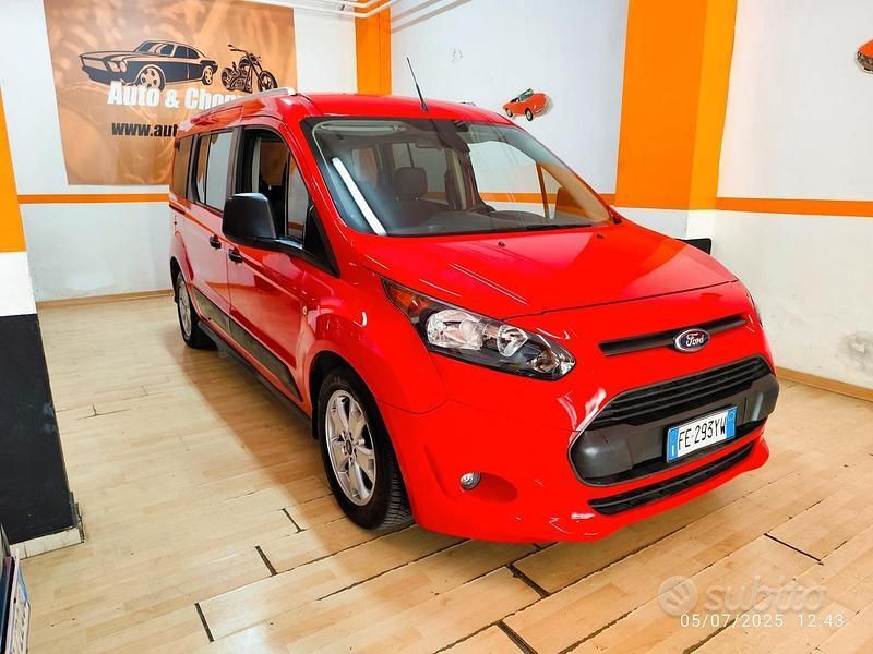 Usata Ford Tourneo 120 CV (88 kW) 2016 Rosso Monovolume