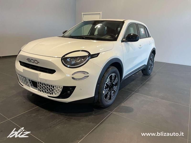 Bianco pastello Usata 2024 Fiat 600 SUV | 20.900 € (Buon prezzo) - Immagine 1/4