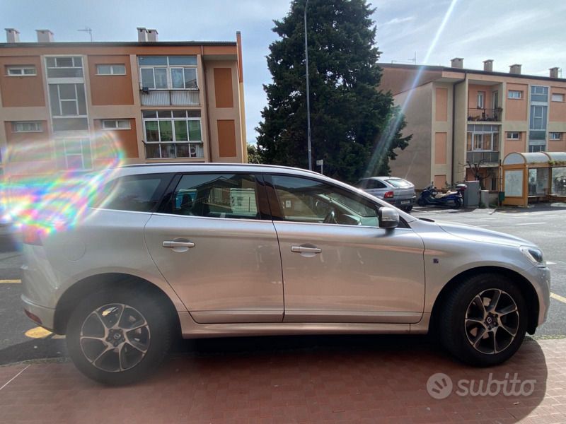 Usata Volvo XC60 Ocean Race 150 CV (110 kW) 2017 Argento SUV
