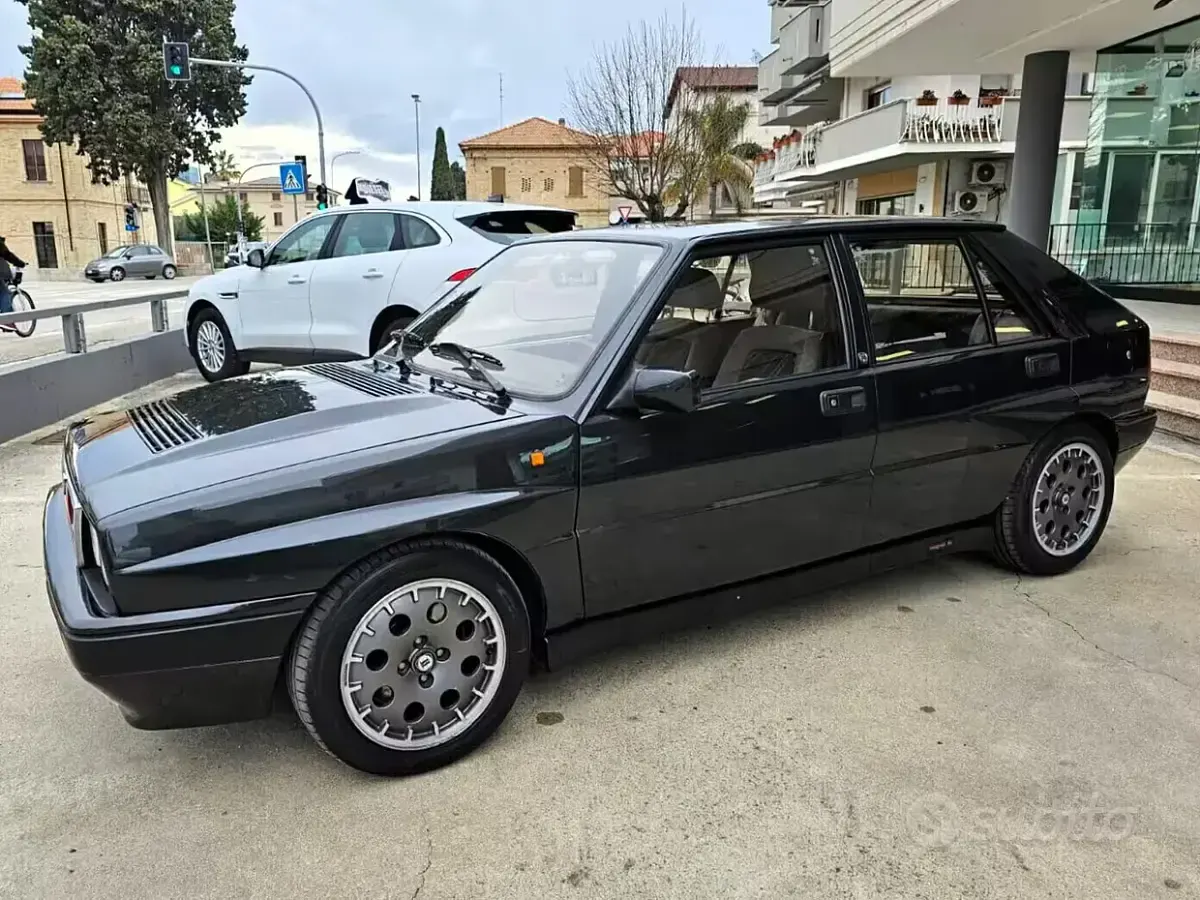 Usata Lancia Delta 196 CV (144 kW) 1990 Grigio Utilitaria