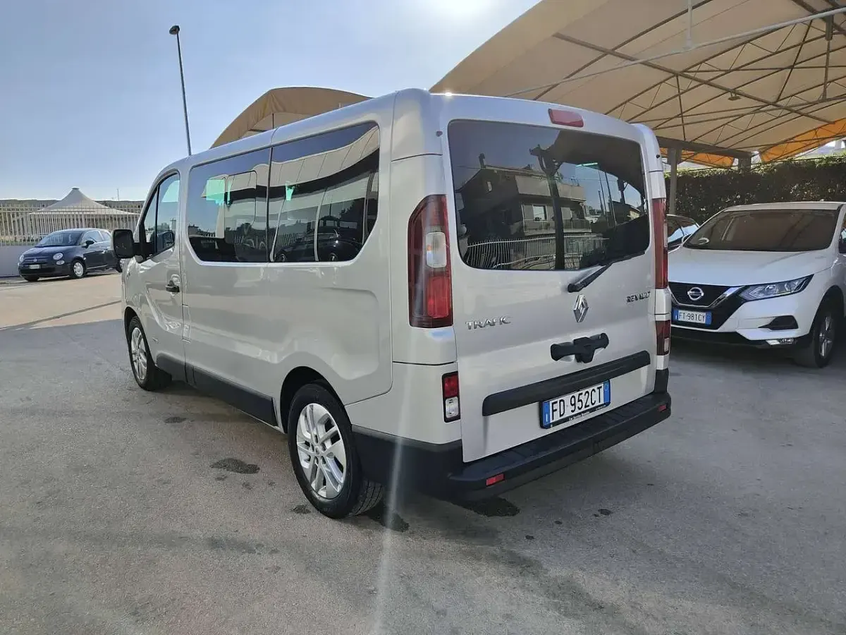 Usata Renault Trafic Privilege 125 CV (91 kW) 2016 Argento Monovolume