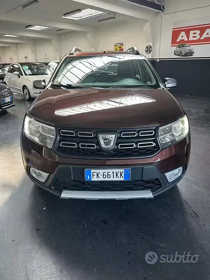 Usata Dacia Sandero Stepway 90 CV (66 kW) 2017 Marrone Berlina