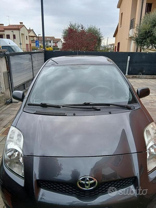 Usata Toyota Yaris Sol 2010 Grigio Utilitaria