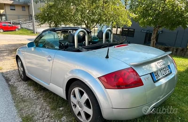 Usata Audi TT Roadster 180 CV (132 kW) 2000 Grigio Cabrio