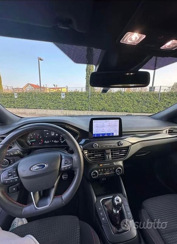 Usata Ford Focus 125 CV (91 kW) 2021 Bianco Berlina