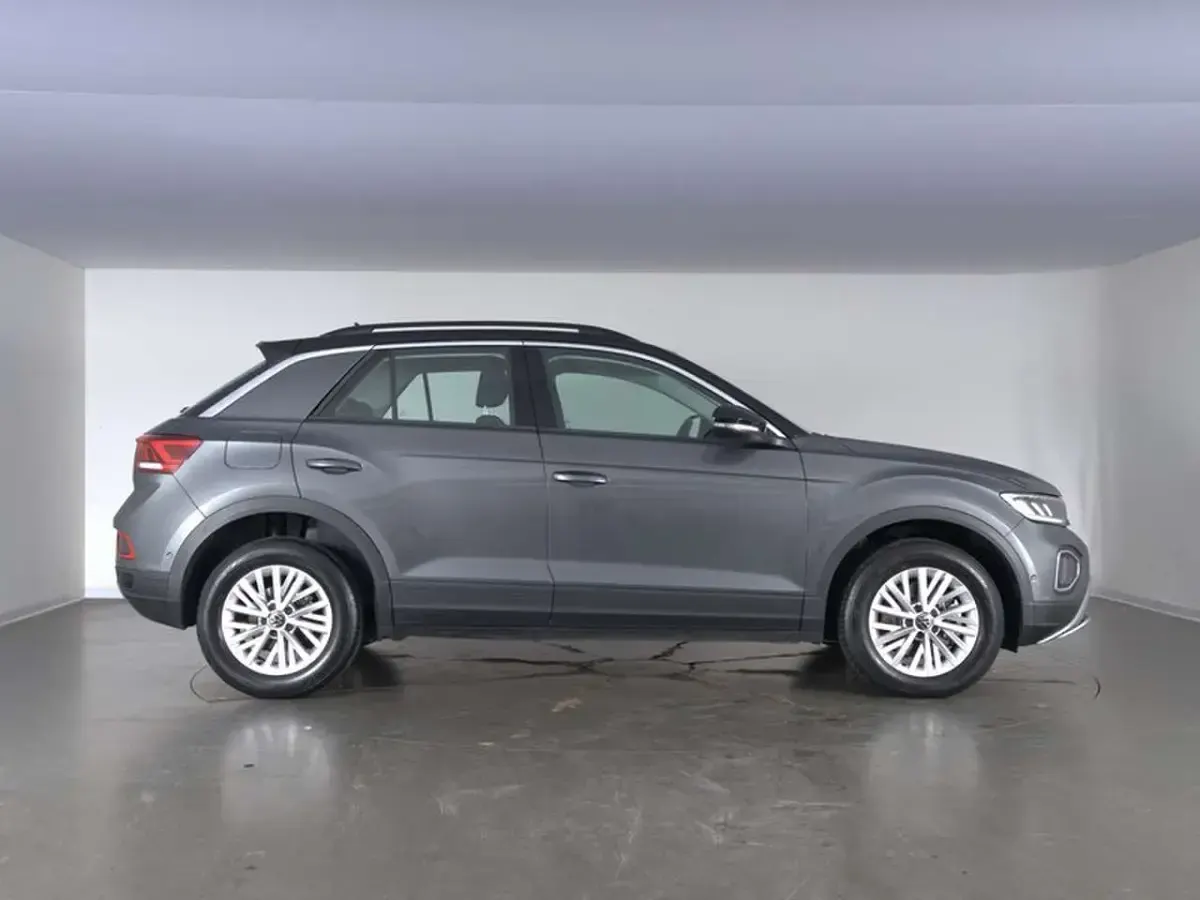 Usata VW T-Roc Life 150 CV (110 kW) 2025 Indium grey metallizzato nero SUV