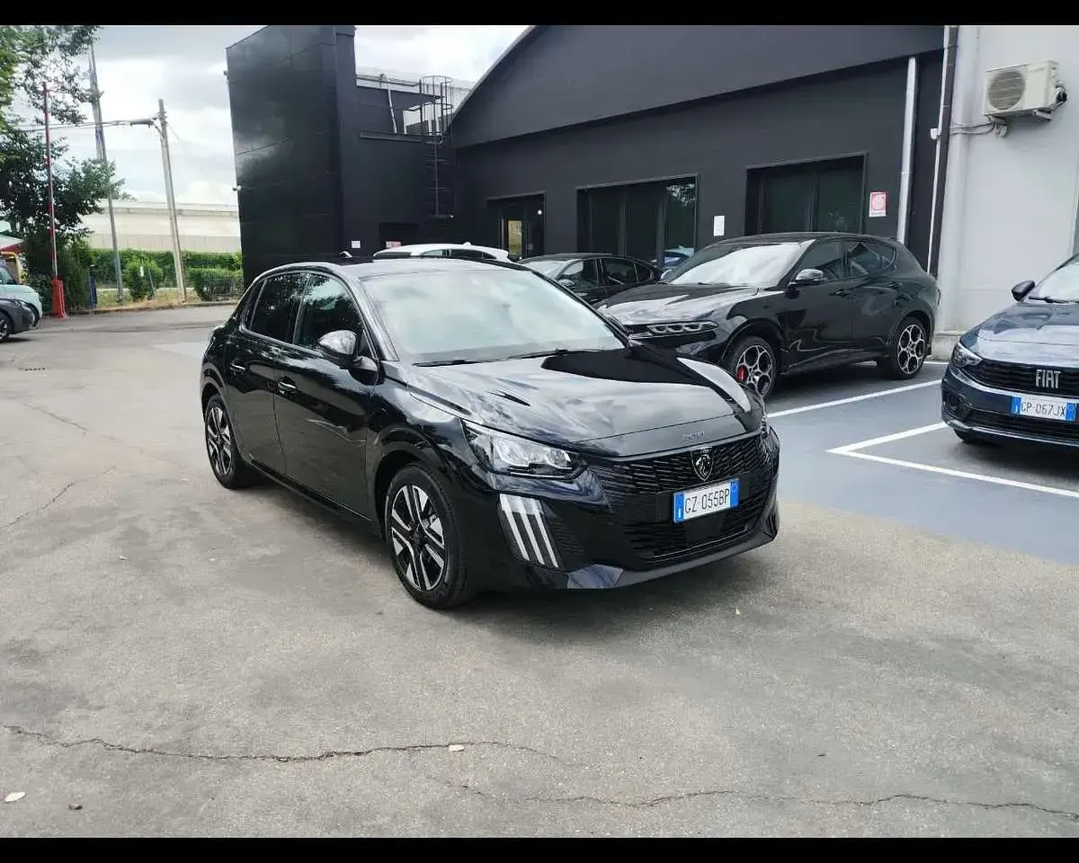 Usata Peugeot 208 101 CV (74 kW) 2025 Nero Utilitaria