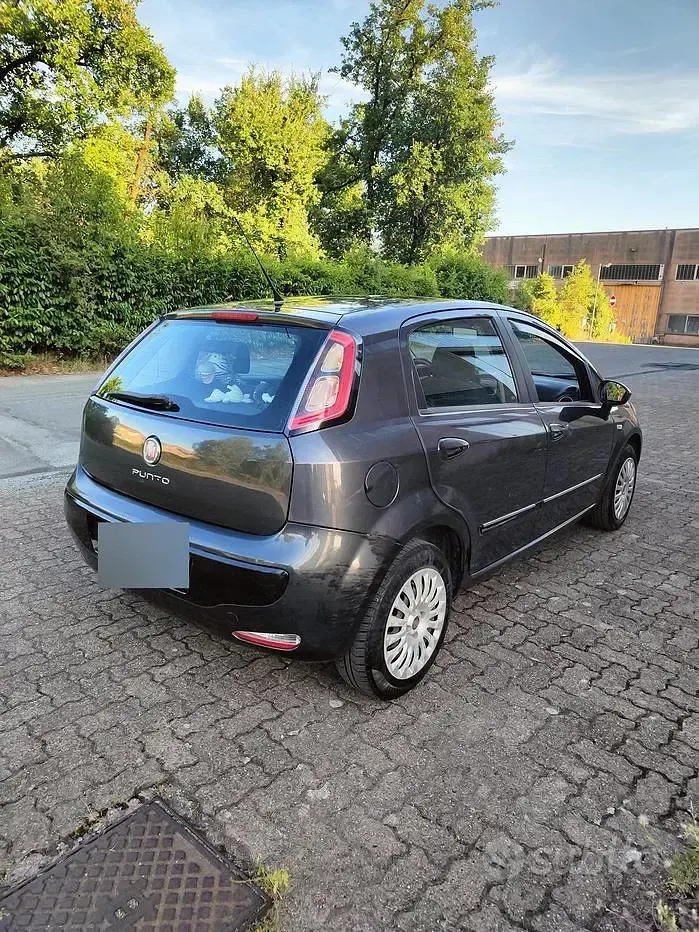 Usata Fiat Grande Punto 69 CV (50 kW) 2011 Grigio Utilitaria