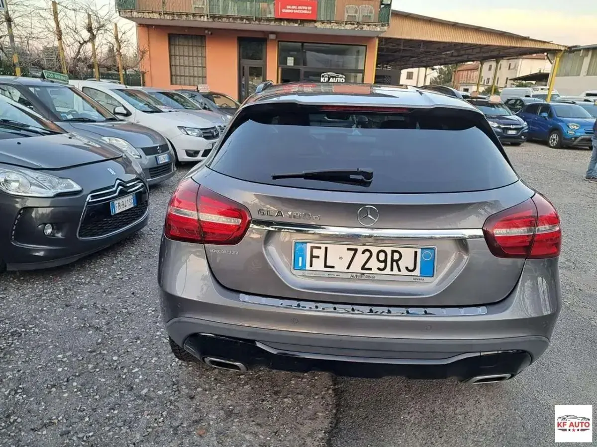 Usata Mercedes GLA180 Premium 136 CV (100 kW) 2017 Grigio SUV