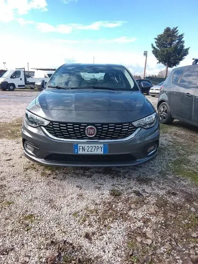 Usata Fiat Tipo Lounge 95 CV (69 kW) 2018 Grigio Berlina