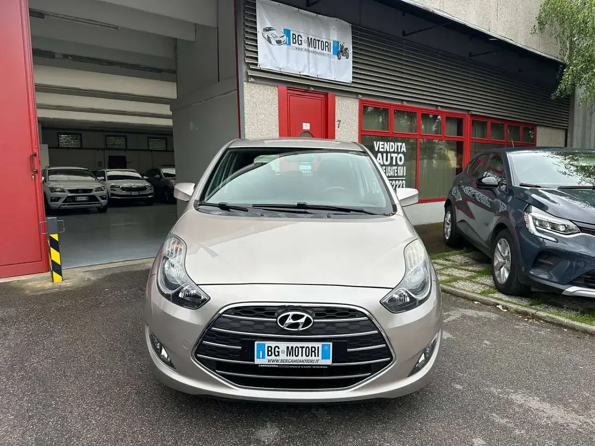 Usata Hyundai ix20 Comfort 118 CV (86 kW) 2019 Grigio Utilitaria