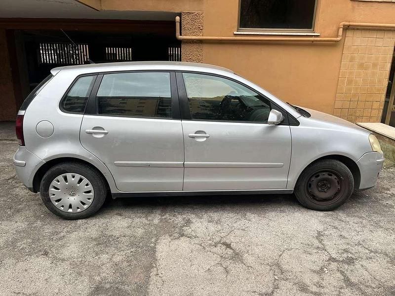 Usata VW Polo Trendline 64 CV (47 kW) 2005 Argento Utilitaria