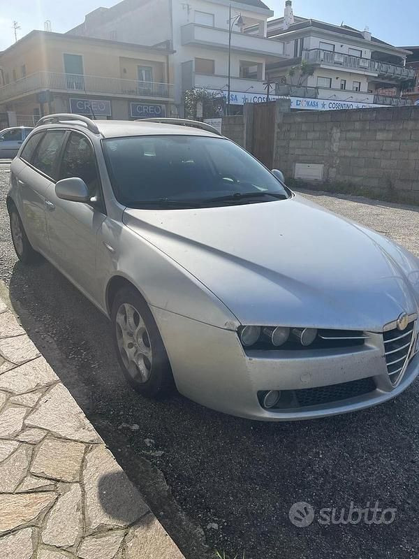 Usata Alfa Romeo 159 Distinctive 120 CV (88 kW) 2008 Grigio Station wagon