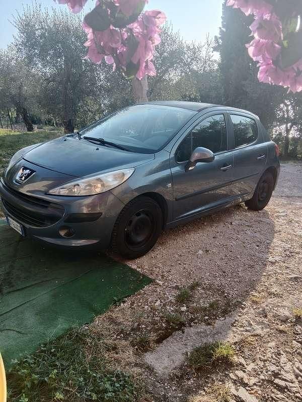 Usata 2007 Peugeot 207 Tre volumi | 1000 € (Super prezzo) - Immagine 1/4