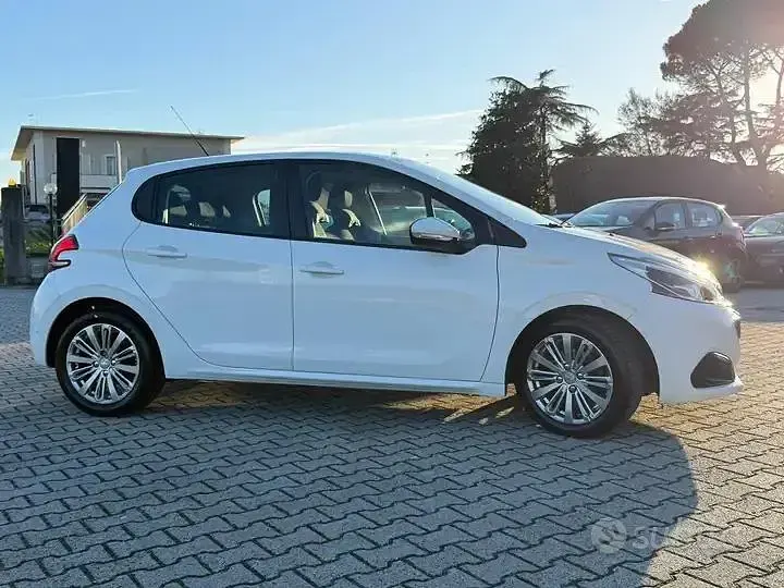 Usata Peugeot 208 Allure 75 CV (55 kW) 2018 Bianco Utilitaria