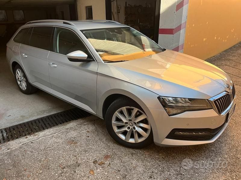 Usata Skoda Superb Executive 150 CV (110 kW) 2023 Grigio Station wagon