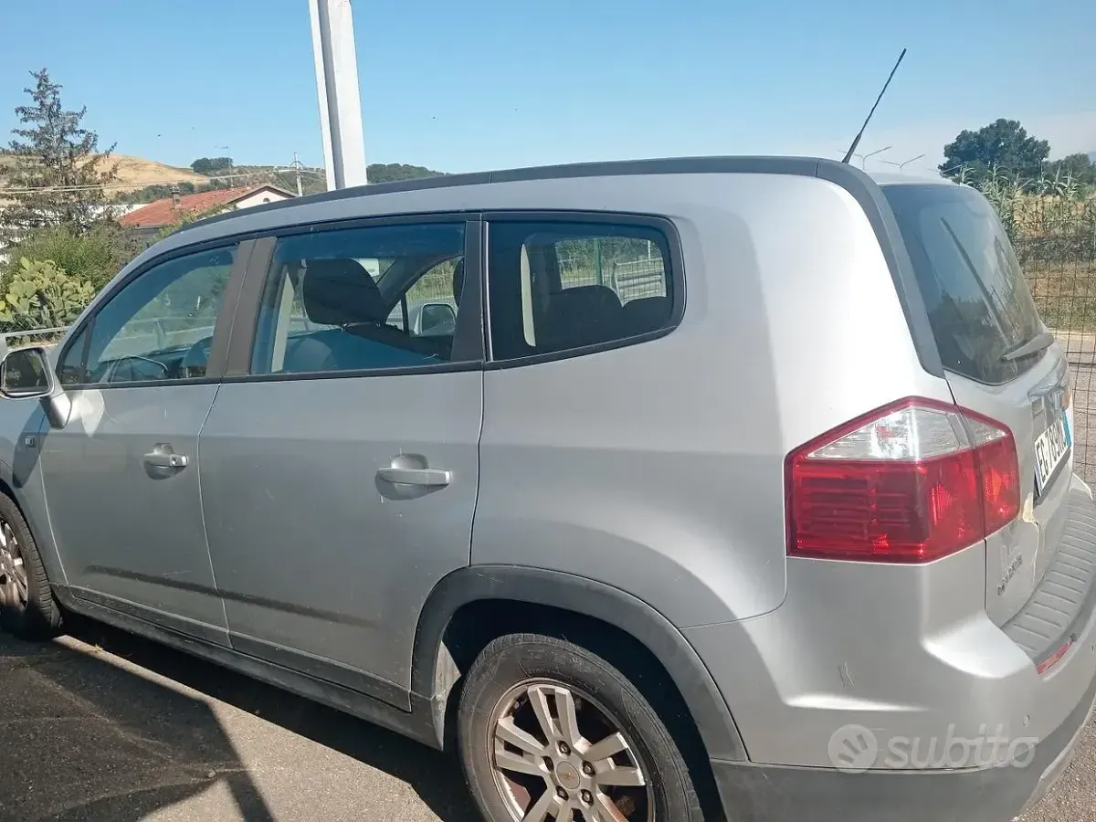 Usata Chevrolet Orlando 131 CV (96 kW) 2011 Grigio Monovolume