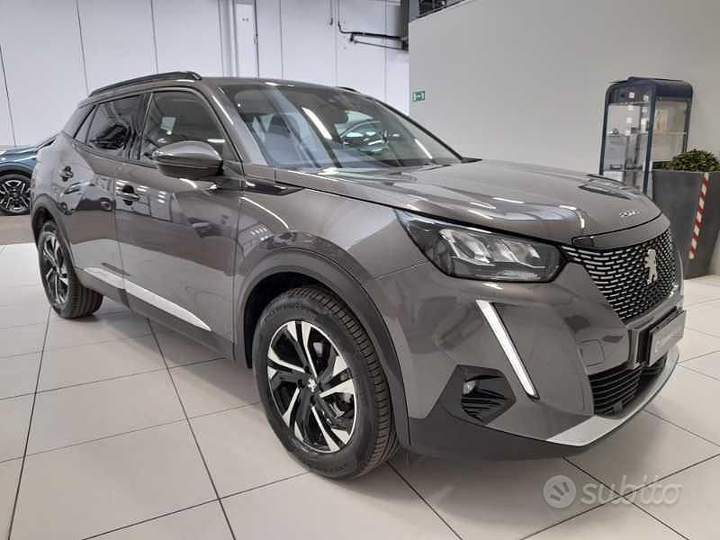 Usata Peugeot 2008 Allure 110 CV (80 kW) 2021 Grigio platinum SUV