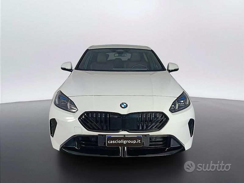 Usata BMW 120 M Sport 163 CV (119 kW) 2025 Alpinweiss iii pastello Utilitaria