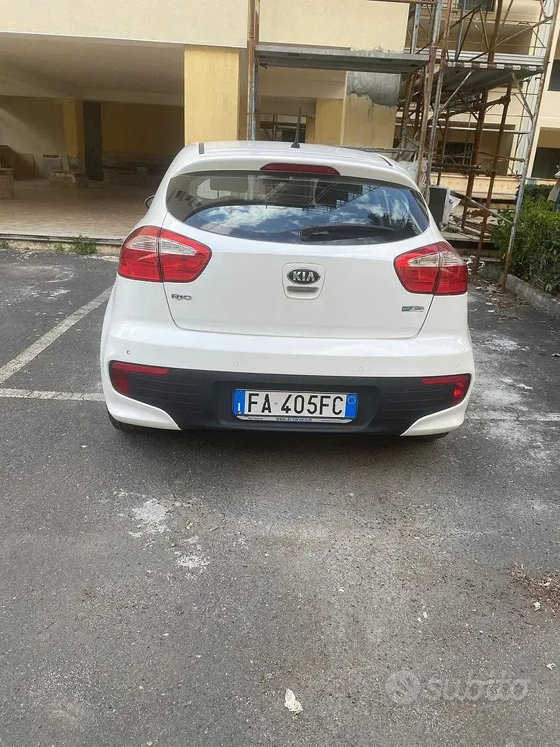 Usata Kia Rio 85 CV (62 kW) 2015 Bianco Berlina